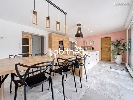 maison 8 pièces 181 m²