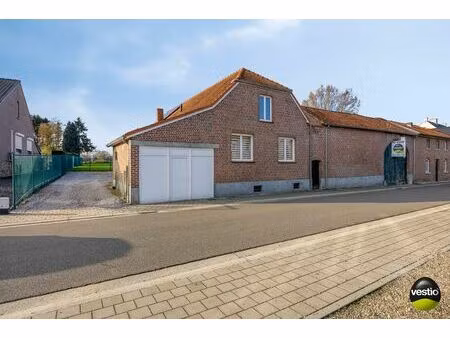 hoevewoning op 26a85ca in stadsrand bilzen.
