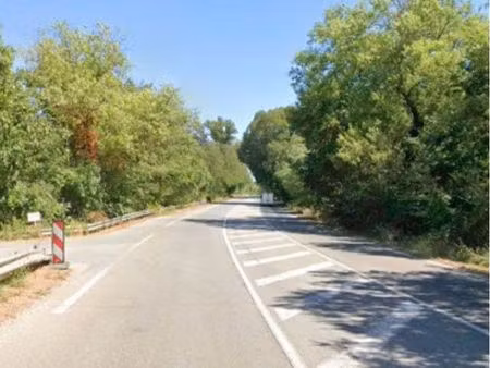 terrain    non constructibles pour voyageurs à côté de fréjus