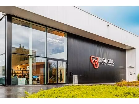 hedendaags kantoorgebouw op toplocatie in tongeren