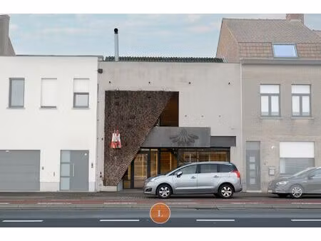 handelspand met tuin op commerciële ligging in menen