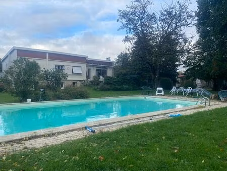 maison magné 8 pièce(s) 202 m2