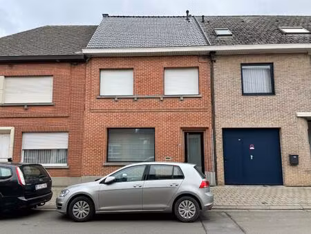 oordegem - gerenoveerde rijwoning met tuin.