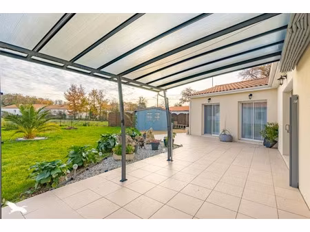 vente maison 4 pièces 108 m² à breuillet (17920)  405 000 €