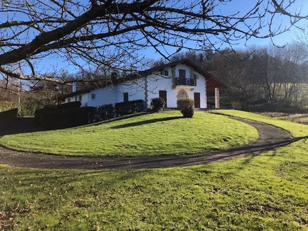 maison t5 avec jardin et garage à louer à uhart-cize