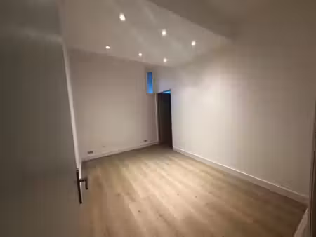 local 55 m²- à louer- saint gély