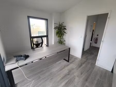 location bureau 15 m² à toulenne (33210)