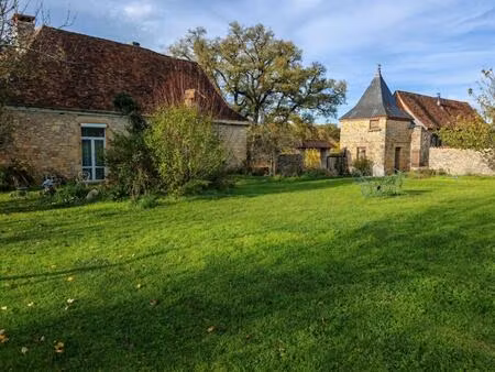excideuil - maison bourgeoise et dépendances sur 3 6 hectares avec vue dégagée