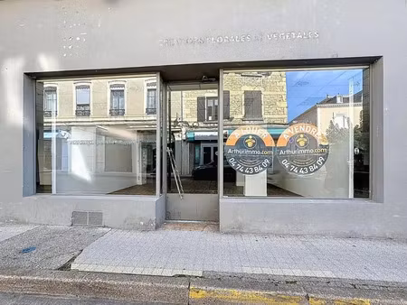 à louer – local commercial de 237 m² avec vitrine – idéal commerce ou services