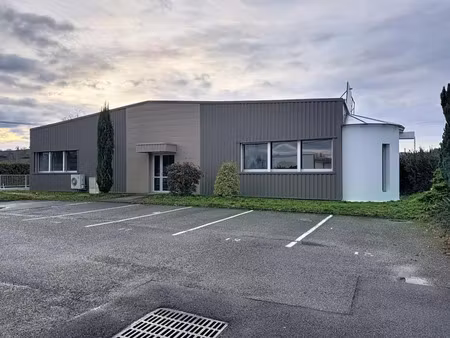 local pro 245 m² – rénové – a43 (2 min) – entrepôt + bureaux nivolas-vermelle