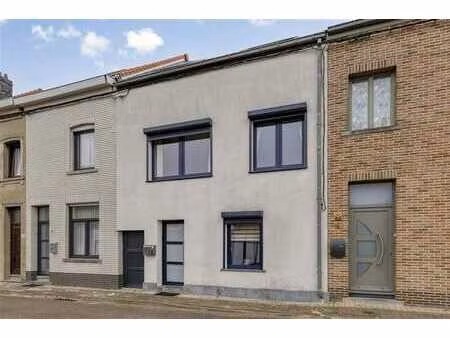 (peb b) maison rénovée dans une rue calme au canal avec 5 ch