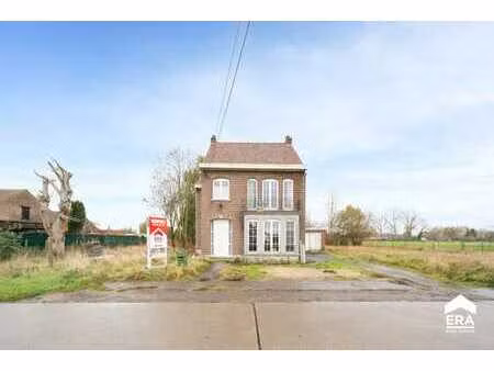 à vendre à zoutleeuw  maison à rénover avec 5 chambres