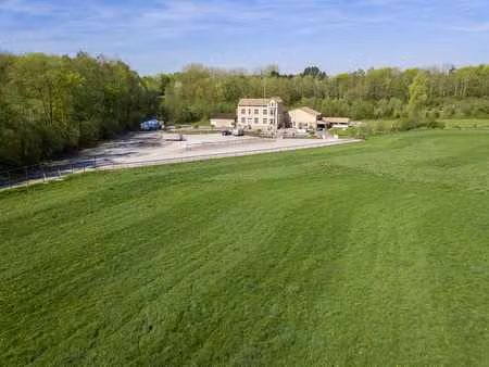 propriété sur 1 7ha  cadre verdoyant  sans vis-à-vis