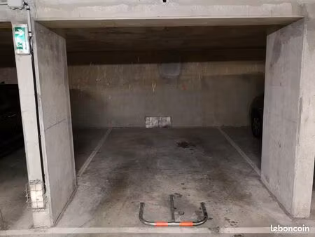 parking couvert sécurisé