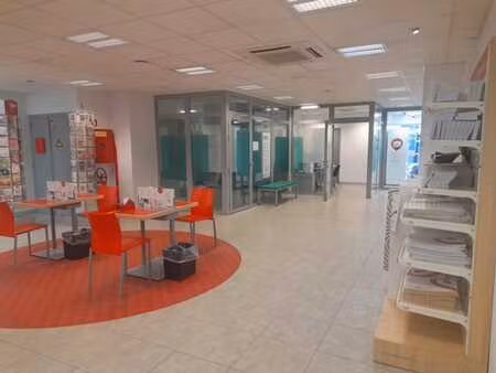 immeuble avec surface commerciale et appartement 3 chambres