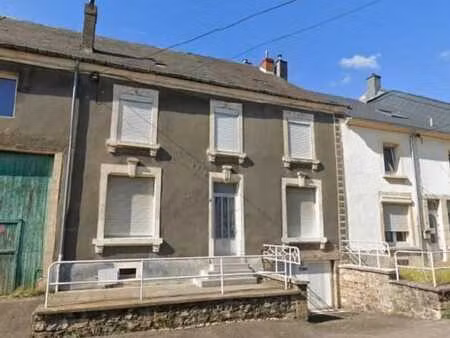 maison mitoyenne avec jardin et garage entierement a renover