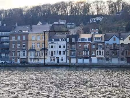 magnifique maison en bord de meuse dans le centre de dinant 