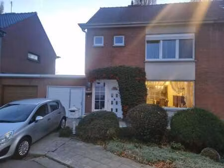 maison 3 chambres avec jardin dans un clos résidentiel