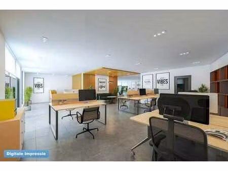 espace commercial central de 300 m² à ham avec parking.