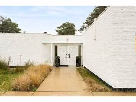 villa de plein pied sur un terrain de 2.471 m² à pelt