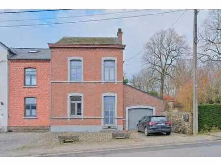 a marchin  au cœur du village où le charme s’entrelace