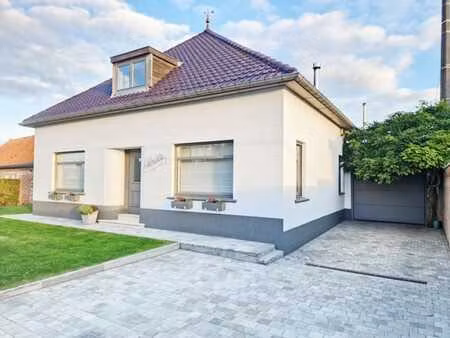 villa soigneusement rénovée  à 2 pas du centre de renaix