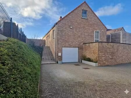 superbe villa 4 chambres avec jardin clôturé  de 2003