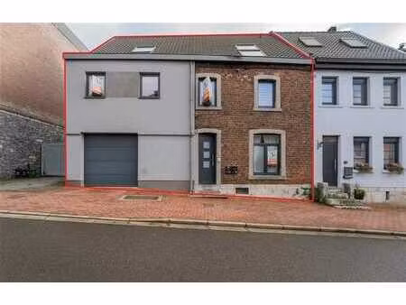 maison 3 façades comprenant 2 habitations