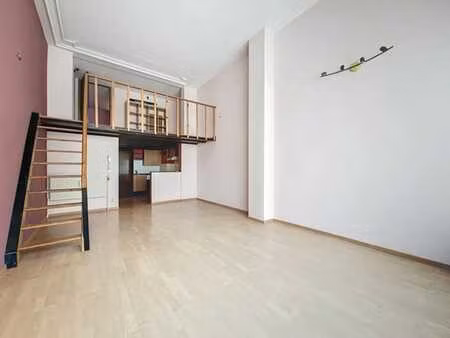 colonne du congrès : superbe espace commercial à vendre