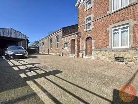 3 façades à rafraichir  5 chambres  274m²  parking  terrasse