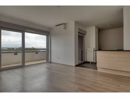 appartement dernier étage- ascenseur- stationnement