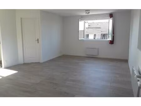 location appartement  m² t-2 à surville  678 €