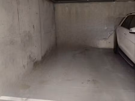 location place de parking saint-ouen-sur-seine (quartier debain)