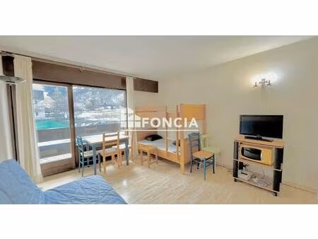 au 1er etage avec une terrasse