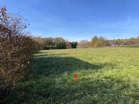 secteur bretenoux-biars dans un cadre paisible et résidentiel  beau terrain à bâtir de 220