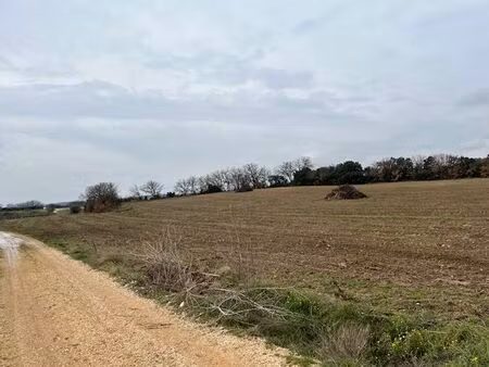 a saint hilaire d'ozilhan beau terrain agricole non constructible . plus de 2 hectares