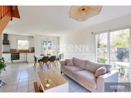 a vendre : maison avec vie de plain pied  sur un terrain entièrement constructible  à 3 mi