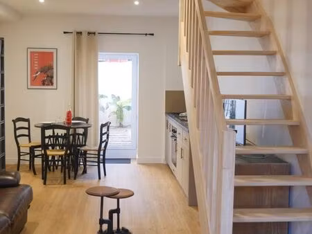 charmante maison meublée de 2 chambres avec cour indépendante  proche du centre ville à na