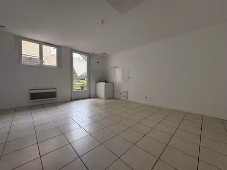 location appartement 2 pièces 43.55 m² à doué-en-anjou (49700)  362 €