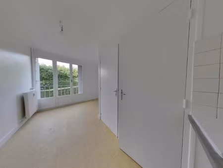 location appartement 1 pièce 13 m² à evreux (27000)  304 €