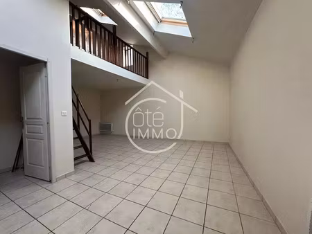 location appartement 3 pièces 70.2 m² à sainte-foy-la-grande (33220)  550 €