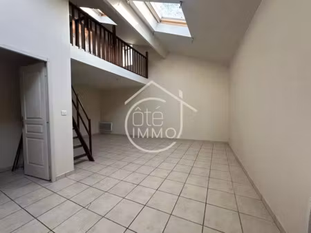 location appartement 3 pièces 70.2 m² à sainte-foy-la-grande (33220)  580 €