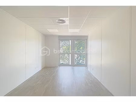 location locaux professionnels 19 m² à sillingy (74330)  434 €