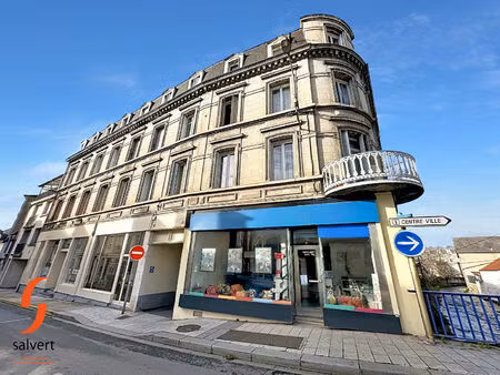 a vendre  appartement de caractère 3 chambres