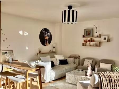 belle maison situé à dury avec terasse et deux parking