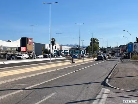 location local commercial 300 m2 cabries - plan de campagne