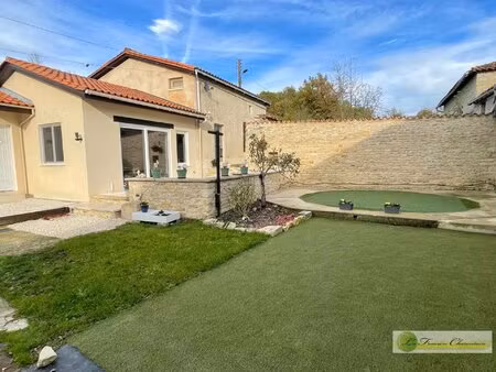 charmante maison dans un hameau typique charentais