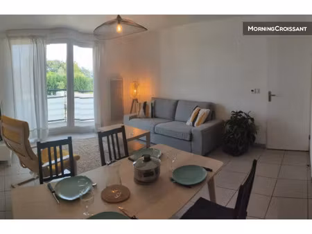 location meublée appartement 1 pièce 55 m² à bruges (33520)  1 400 €