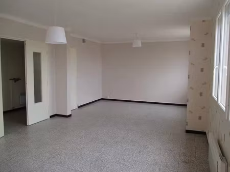location appartement 3 pièces 82 m² à beziers (34500)  750 €