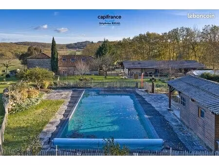 propriété 8 pièces 220 m²